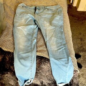Light wash capri pants never worn